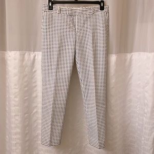 Banana Republic Women’s Size 6 Waist 32” Hampton Curvy fit polka dot In EUC